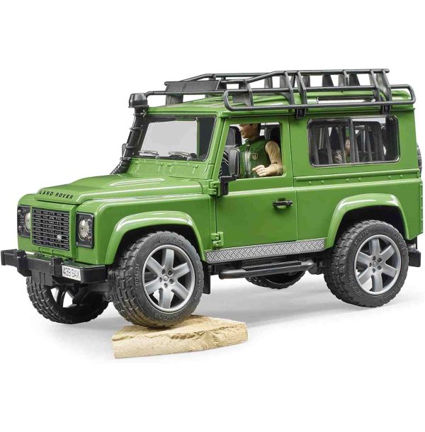 ماشین Land Rover همراه فیگور جنگلبان برودر Bruder کد 02587